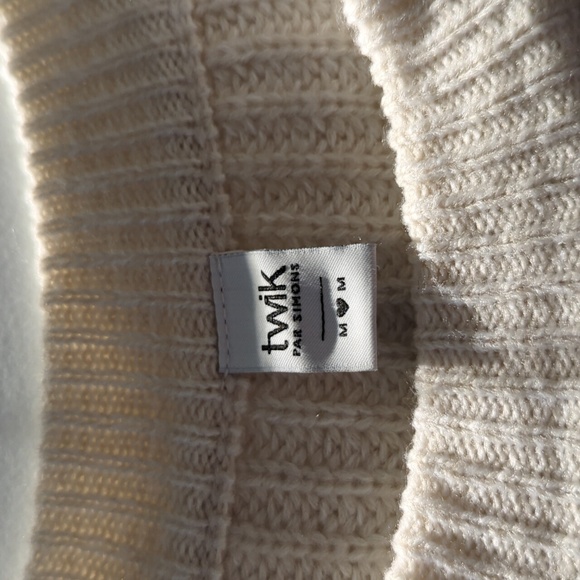 Simon's Twik White/Cream Long Sweater - Picture 2 of 4